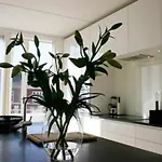 Modern With Balcony Near Tivoli & Metro Apartman Koppenhága