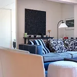 Modern With Balcony Near Tivoli & Metro *