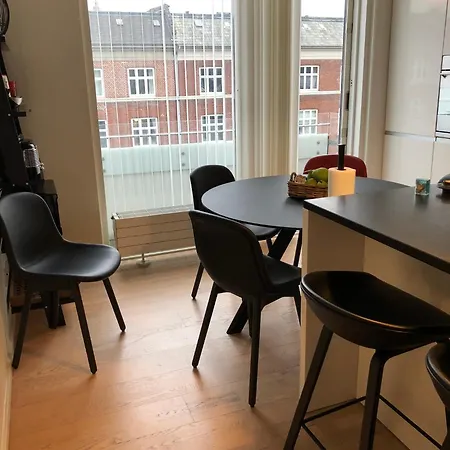Modern With Balcony Near Tivoli & Metro * Kopenhag