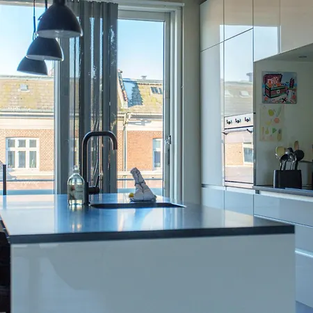 Apartment Modern With Balcony Near Tivoli & Metro *