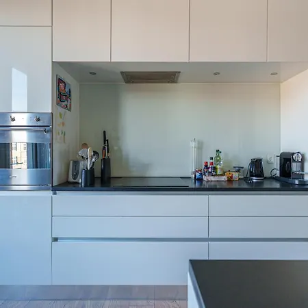 Modern With Balcony Near Tivoli & Metro דירה קופנהגן