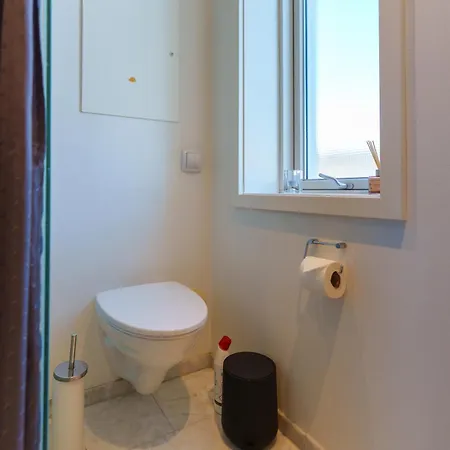 Apartmán Modern With Balcony Near Tivoli & Metro