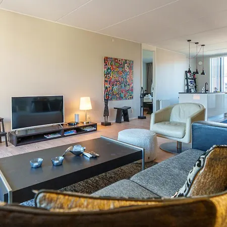 Modern With Balcony Near Tivoli & Metro Apartmán *