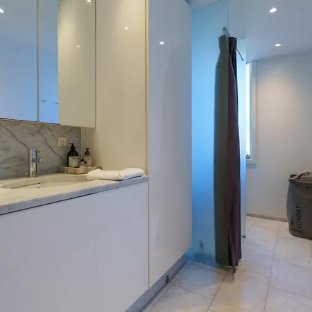 Apartmán Modern With Balcony Near Tivoli & Metro