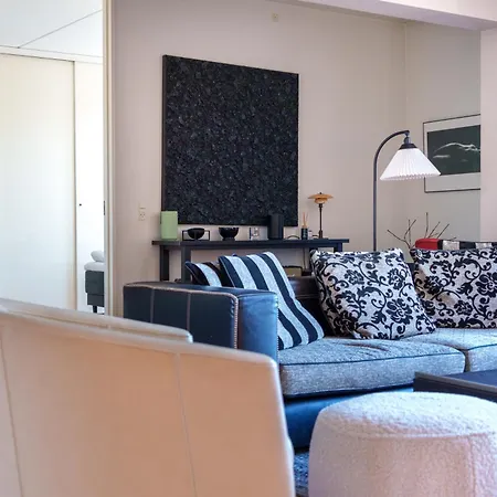 Modern With Balcony Near Tivoli & Metro *