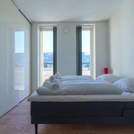 Modern With Balcony Near Tivoli & Metro Apartmán