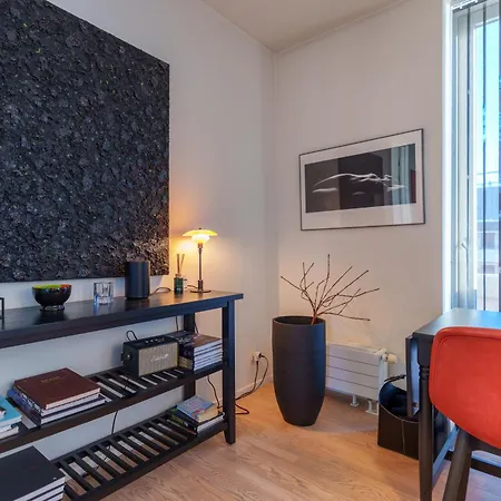 Modern With Balcony Near Tivoli & Metro * קופנהגן