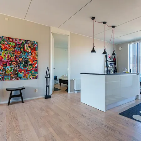 דירה Modern With Balcony Near Tivoli & Metro
