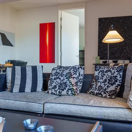 Modern With Balcony Near Tivoli & Metro *