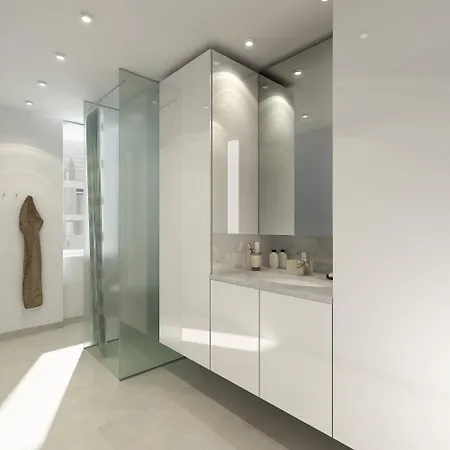 Modern With Balcony Near Tivoli & Metro *