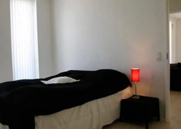 Modern With Balcony Near Tivoli & Metro Apartment *