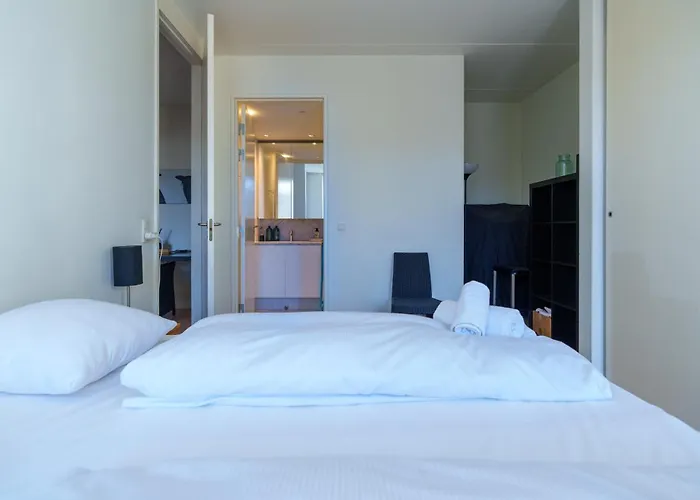 Apartment Modern With Balcony Near Tivoli & Metro *