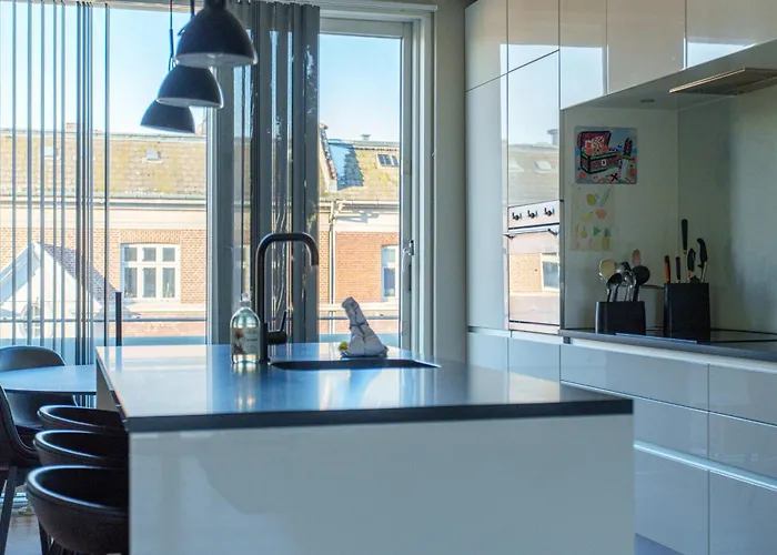 Apartment Modern With Balcony Near Tivoli & Metro *