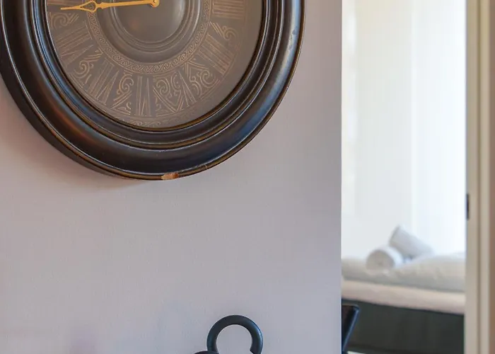 Apartment Modern With Balcony Near Tivoli & Metro