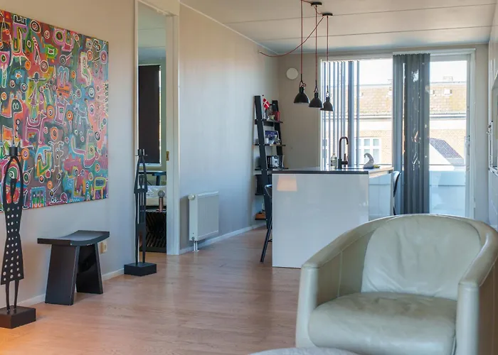 Modern With Balcony Near Tivoli & Metro Apartment