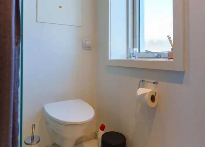 Apartment Modern With Balcony Near Tivoli & Metro