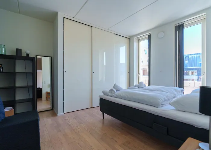 Modern With Balcony Near Tivoli & Metro Apartment *