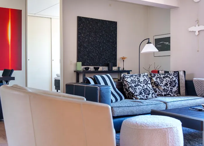 Modern With Balcony Near Tivoli & Metro *