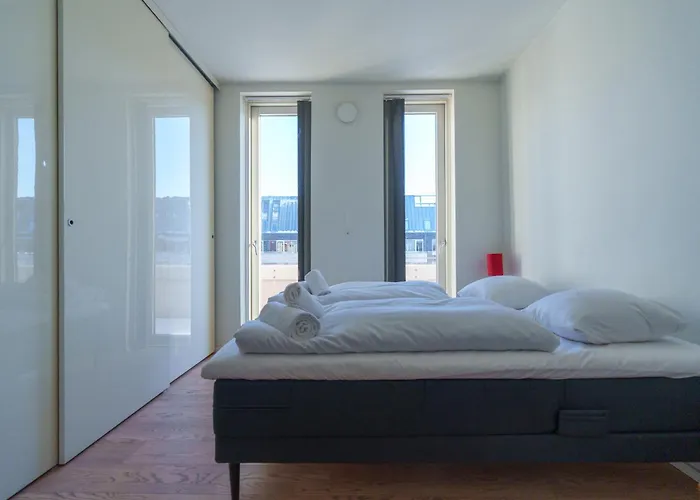 Modern With Balcony Near Tivoli & Metro Apartment