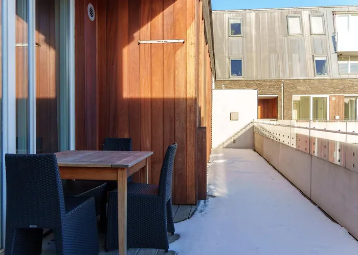 Apartment Modern With Balcony Near Tivoli & Metro