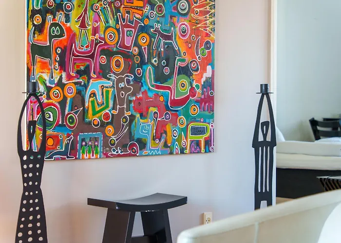 Modern With Balcony Near Tivoli & Metro *