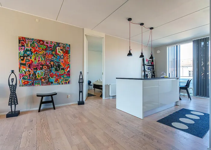 Apartment Modern With Balcony Near Tivoli & Metro