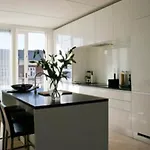 Modern With Balcony Near Tivoli & Metro *